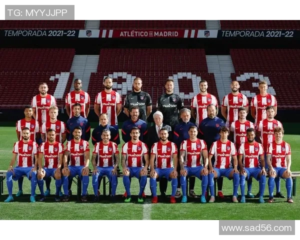 全球足球巨星合影精选集 球场英雄齐聚一堂的精彩瞬间