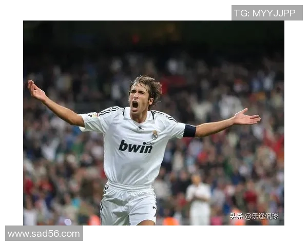 足球场上的经典瞬间：那些以吐舌头标志性动作著称的球星们